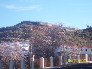 Vista del núcleo de Artenara, rodeado por las laderas de las cumbres grancanarias.