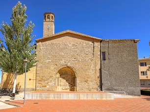 La iglesia parroquial de San Nicolás de Bari forma parte del paisaje construido de Gurrea de Gállego.