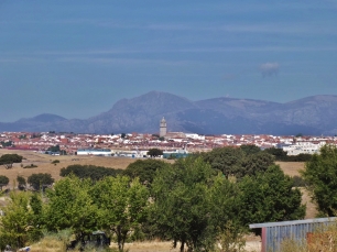 Colmenar Viejo al pie de la sierra de Guadarrama, en un territorio cuyo paisaje también fue transformado por la explotación del granito.