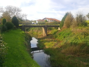 El Butrón atraviesa el valle de Gamiz-Fika y serpentea junto al entorno de Errotabarri.