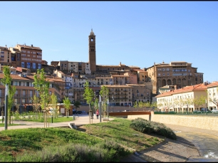 Panorámica de Tarazona: el caserío ocupa la ladera y desciende hacia el valle del Queiles.