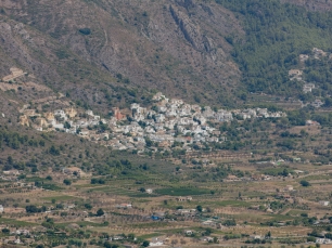 El Racó de Ferrera y el paisaje de Alcalalí, en el Valle de Pop.