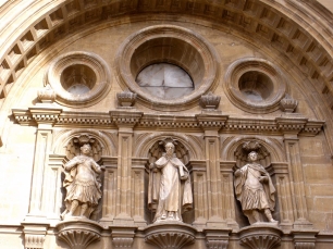 Exterior de la catedral de Santo Domingo de la Calzada, en el núcleo histórico desarrollado junto al Camino.