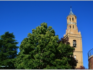 Santa María de la Corona, construida dentro y al pie del primer recinto amurallado de Ejea de los Caballeros.