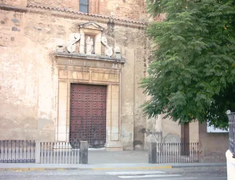Fachada de la iglesia de Nuestra Señora de la Purificación, otro referente arquitectónico de Villalba de los Barros.