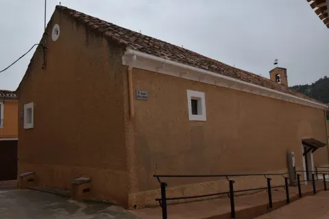 Exterior de la ermita de Nuestra Señora de Belén, uno de los edificios históricos de Liétor.