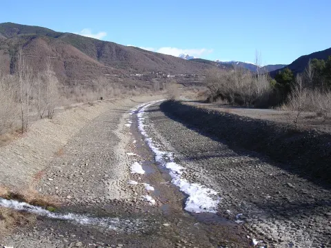 El barranco de Sía, en el término de Biescas. Su cauce ofrece otra imagen de los cursos de agua y los materiales sueltos del entorno.