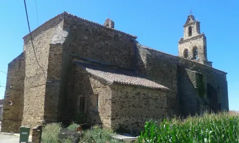 La iglesia parroquial de San Andrés en Huerga de Garaballes. Es otro ejemplo del patrimonio construido en las localidades del municipio.