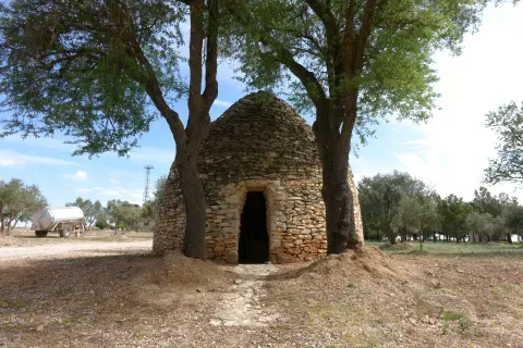 Chozo en el paisaje rural de La Alberca de Záncara.