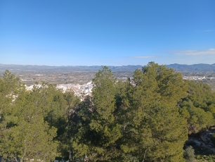 Vista del piedemonte de Llíria desde las alturas del municipio, con la llanura agrícola extendiéndose hacia el Turia.