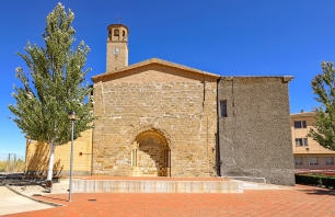 La iglesia parroquial de San Nicolás de Bari forma parte del paisaje construido de Gurrea de Gállego.