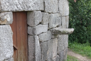 Molino de piedra en Lores, en la Ruta dos Muíños de Meaño.