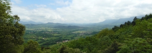 Vista de la zona occidental del Valle de Mena, cuyo relieve se organiza en torno a una depresión de bordes definidos.