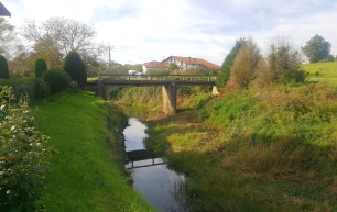 El Butrón atraviesa el valle de Gamiz-Fika y serpentea junto al entorno de Errotabarri.