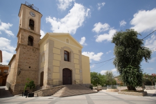 La iglesia de Nuestra Señora de los Remedios, construida sobre la cimentación de una antigua mezquita.
