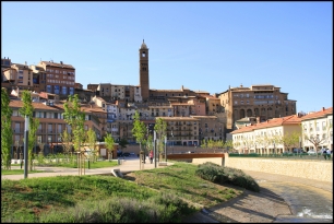 Panorámica de Tarazona: el caserío ocupa la ladera y desciende hacia el valle del Queiles.