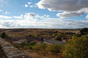 Vista de Cardeñadijo y del paisaje que rodea el núcleo del municipio.