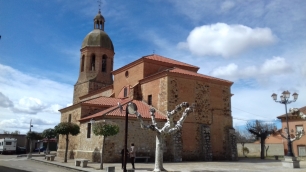 Exterior de la iglesia parroquial de Santa Cristina, uno de los edificios más significativos del núcleo situado en la margen derecha del Órbigo.