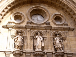 Exterior de la catedral de Santo Domingo de la Calzada, en el núcleo histórico desarrollado junto al Camino.