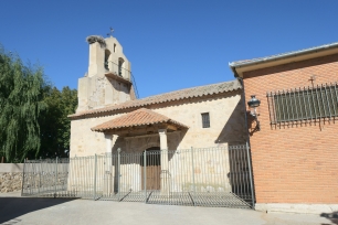 La iglesia de Nuestra Señora de la Asunción, reconstruida entre 1971 y 1972, conserva la portada del mediodía de la construcción del siglo XVI.