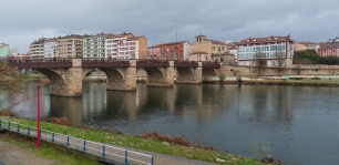 El puente de Carlos III sobre el Ebro en Miranda. El cruce del río ocupa un lugar central en la historia comercial de la ciudad.